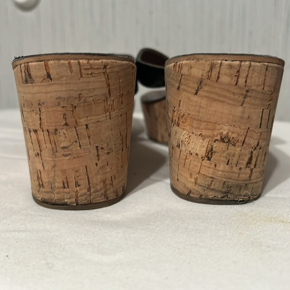 Woman’s Slip-on - Picture 4 of 7